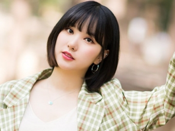 Tampil Ala Anak Rumahan, Eunha G-Friend Makin Menggemaskan Saat Asyik Berkebun di Vlog Terbaru