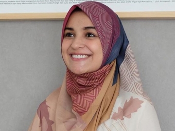 Simpel, Ini 11 Tips Kenakan Atasan Bawahan dengan Hijab Ala Shireen Sungkar Biar Tetap Modis