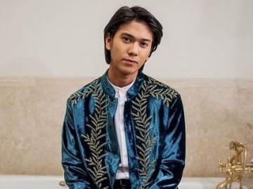 Iqbaal Ramadhan Pose 'Seksi' Seraya Biarkan Bibir 'Menganga', Sengaja Pikat Perhatian Kaum Hawa?