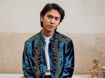 Iqbaal Ramadhan 'Nyempil' di Antara Empat 'Tante-Tante' Sekaligus, Kaum Hawa Langsung Panas?