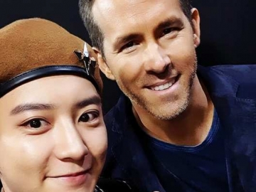 Chanyeol EXO Adu Ganteng Bareng Ryan Reynold di Selca Terbaru, Fans Girang