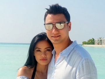 Foto Romantis Bareng Suami, Titi Kamal ‘Ngarep’ Balik Usia 20-an Lagi Direspons Mengejutkan