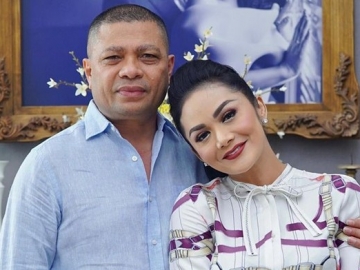 Krisdayanti Malah Ditagih Bukti Kerja Jadi DPR Usai Pamer Foto Romantis Bareng Raul Lemos