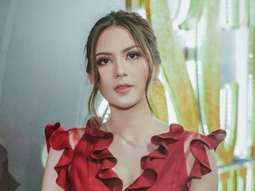 Jessica Mila Pakai Busana Transparan Hadiri Premiere 'Imperfect' Sukses 'Bius' Tiap Pasang Mata