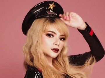 Dinar Candy Pose Bak Duyung Terdampar Singgung Soal Tipe Idaman Pria Bule, Seruan Ini Malah Mencuat