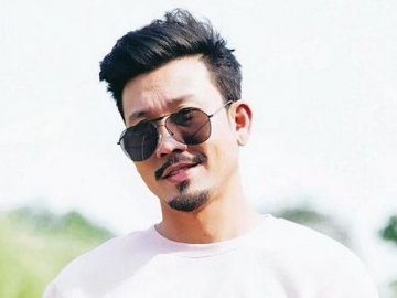 Bukan Main, Tatapan 'Sadis' Denny Sumargo Ini Sukses Bikin 'Klepek-Klepek'