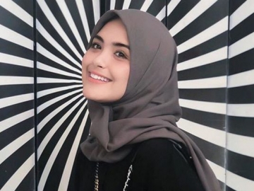 Sanding dengan Para Artis Hijrah, Vebby Palwinta Malah Berharap Dirinya Bisa Seperti Kajol