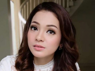 Kembali Jadi Korban Banjir, Maya Septha Curhat Cuma Makan Ini Bikin Sederet Artis 'Serbu' dengan Doa