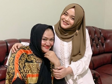 Bagikan Momen Kebersamaan Bareng Ibu, Putri Delina Ungkap Janji Terakhir Mendiang Eks Istri Sule