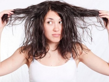 7 Cara 'Gratis' Ini Bakal Bantu Rambut Tidak Mudah Lepek atau Berminyak, Yuk Ikuti!