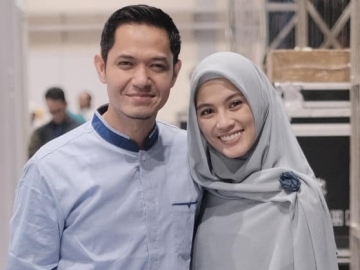 Dude Harlino Pamer Foto Romantis, Pantun Nyeleneh Bikin Alyssa Soebandono 'Nyerah'