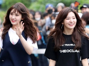 Tampil Ala Lady Rocker, Highlight Rambut Hijau Seulgi Dikomentari Jeon Somi 