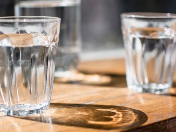 7 Hal Ini Buktikan Terlalu Banyak Minum Air Mineral Tak Bagus Bagi Tubuh, Percaya?