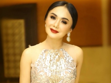 Tampil Stylish dan Kece Saat Banjir, Yuni Shara: Itu Bapuk Banget