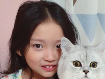 Aktris Cilik Goo Sarang Dituding Menganiaya Kucing Saat Unboxing Kado Dari Jimin BTS