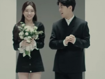 Chungha Dan Paul Kim Tunjukan Hubungan Cinta Yang Manis Di MV 'Loveship'