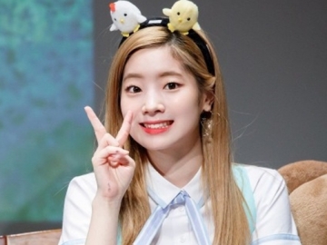 Jadi Obat Rindu, Dahyun Twice Posting Foto Sambil Peluk Hewan Kesayangan