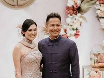 Rayakan Imlek Pertama Bareng Istri Baru, Delon Thamrin Kasih Angpao Emas ke Sang Ibu