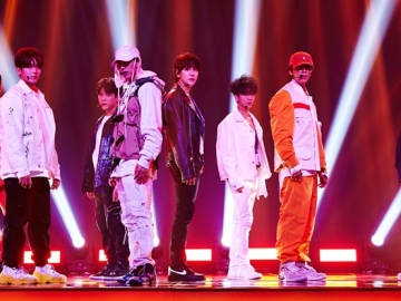 Super Junior Tampil Di Seoul Music Awards Dengan Kostum Unik, Tampang Donghae Malah Bikin Ngakak