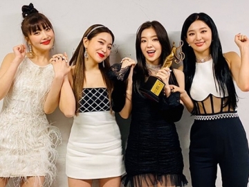 Seulgi Pose Seolah Peluk Wendy Saat Red Velvet Raih Piala di Seoul Music Awards 2020 Auto Bikin Haru