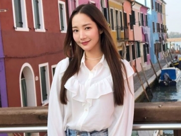 Pamer Perut Sampai Pose 'Panas', Park Min Young Tampil Beda di Pemotretan Terbaru