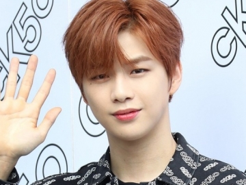 Resmi Berkolaborasi Dengan Kakao Friends, Kang Daniel Pose Lucu Bareng Karakter