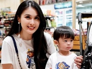   Masih Balita, Ini Alasan Sandra Dewi Buatkan Anak Rekening Sendiri