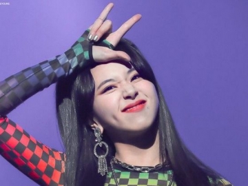 Gemar Merajah Tubuh, Chaeyoung Twice Ternyata Punya 6 Tato Unik di Tubuhnya