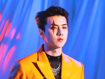 Pacar Idaman Banget, BTS Pemotretan Sehun Bareng W Korea Sukses Bikin Fans Histeris