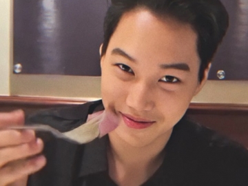 Kai EXO Bergaya Ala YouTuber Vlog Makanan Sukses Bikin Fans Ambyar