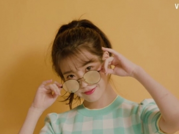 IU Bikin Gemes Dandan Imut di Bandara, Fans: Mulusnya Dari Atas Sampai Bawah