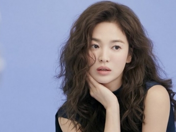 Buktikan Makin Memikat, Song Hye Kyo Tampil Menggoda Serba Hitam di Acara Fashion