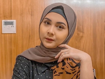 Simpel Sekaligus Anggun, Yuk Ikuti 11 OOTD Hijab Ala Kesha Ratuliu
