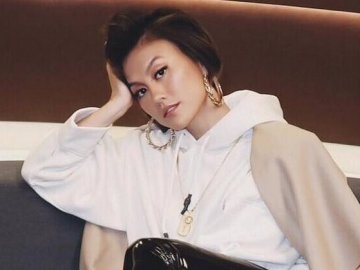 Agnez Mo Disebut Pacari Pesepak Bola Raphael Maitimo Gara-Gara Foto Ini