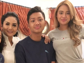 Aurel Hermansyah Dan Adik Pilih Tinggal Bareng Sang Ayah, Begini Curahan Hati Krisdayanti