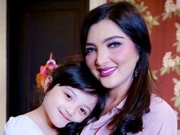 Ogah Pakai Baju Terbuka, Arsy Putri Ashanty Ngomel Sambil Lontar Kritikan