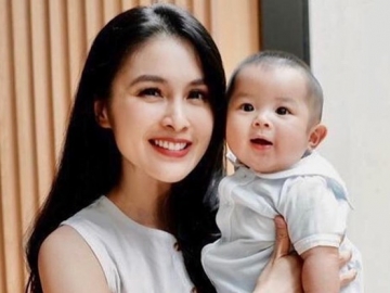 Putra Bungsu Sandra Dewi Injak Usia 6 Bulan, Sederet Selebriti Cantik Ikut Tulis Komentar Manis