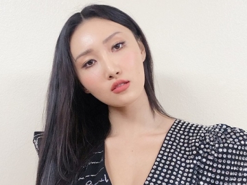 Hwasa MAMAMOO Tunjukan Wajah Tanpa Makeup Hingga Pamer Apartemen Barunya 