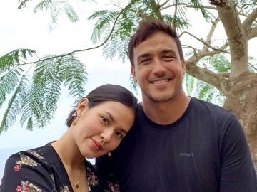 Hamish Daud Posting Foto Mesra Bareng Raisa, Netter Dibuat Terpukau Karena Ini