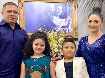 Krisdayanti Unggah Foto Liburan Bareng Suami dan Anak Sontak Tuai Kecaman