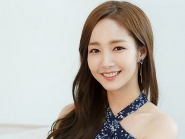 Park Min Young Pamer Punggung Mulus di Majalah, Netter Ngaku Makin Klepek-Klepek