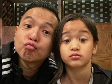 Buah Tak Jatuh Jauh dari Pohon, Ernest Prakasa Ungkap Rasa Bangga ke Tulisan Pertama Sang Putri