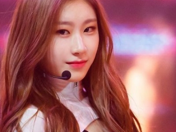 Chaeryeong ITZY Kaget Hingga Terjatuh di ‘Inkigayo’