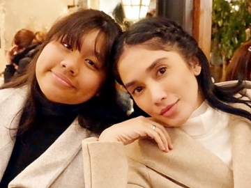 Dirias Putri Sulung, Paras Ayu Ussy Sulistiawaty Tambah Bikin Fans Terpanah