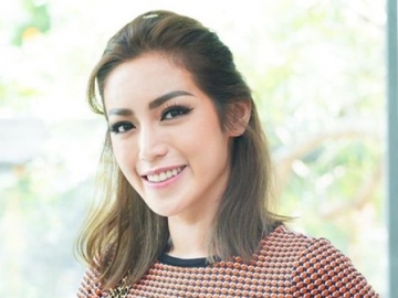 Jessica Iskandar Pamer Kulit Eksotis, Penampilan Seksi Sukses Tuai Pujian