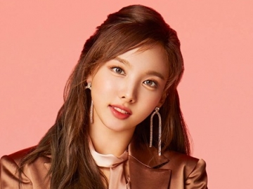 Nayeon Twice ‘Berondong’ Ciuman Online, Merek Bedak Hingga Lipstick Bikin Penasaran