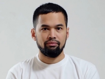 Teuku Wisnu Bikin Hati Netizen Terenyuh Tunjukkan Potret Jemaah Salat Pakai APD