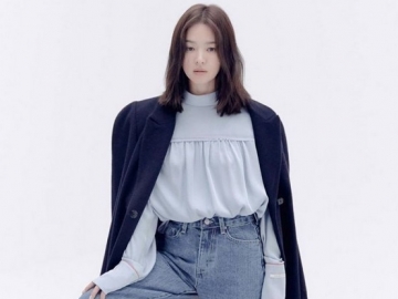 Tampil Menawan Bak Remaja di Iklan Sepatu, Kecantikan Song Hye Kyo Jadi Perbincangan Hangat