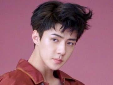 Sehun EXO Menggoda Sambil Gigit Baju, Tatapan Mata Luluhkan Hati Kaum Hawa