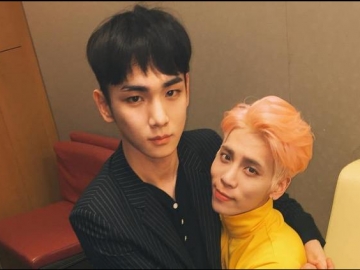 Ucapkan Selamat Ultah ke Mendiang Jonghyun, Fans Banjir Air Mata Baca Caption Key